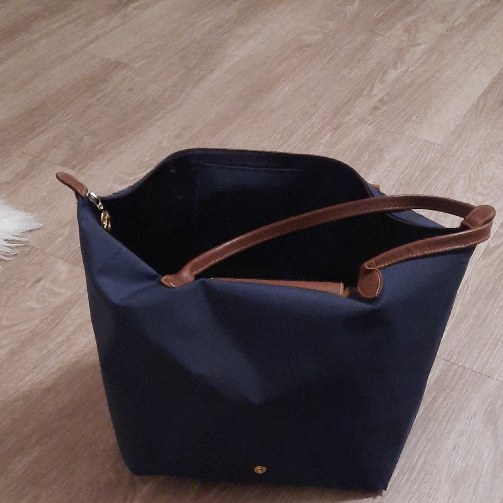 Chic Navy Blue Tote with Brown Handles